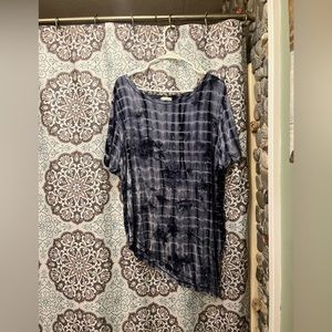 E Luna a symmetrical shirt size medium/large blue tie dye